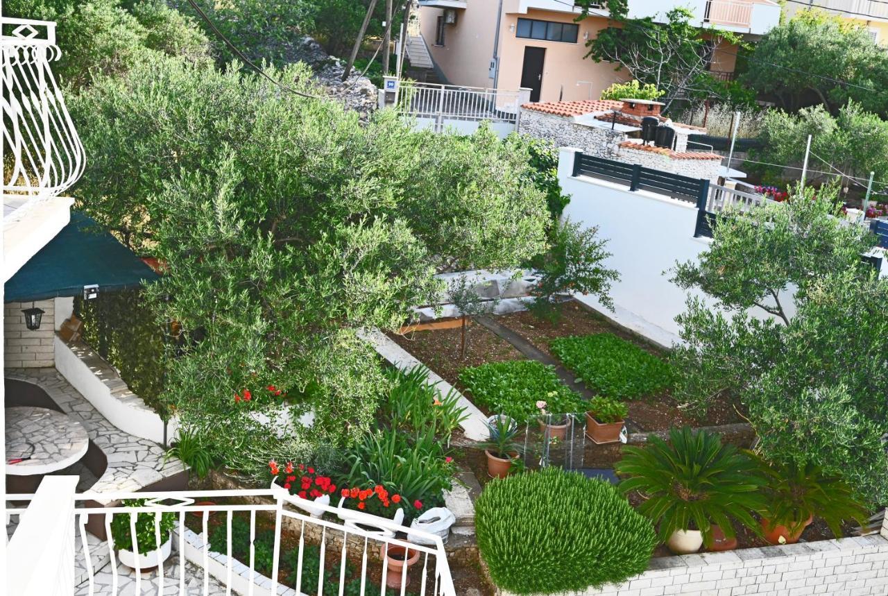 Apartments Mihovilovic - 50 M From Beach Slatine Εξωτερικό φωτογραφία