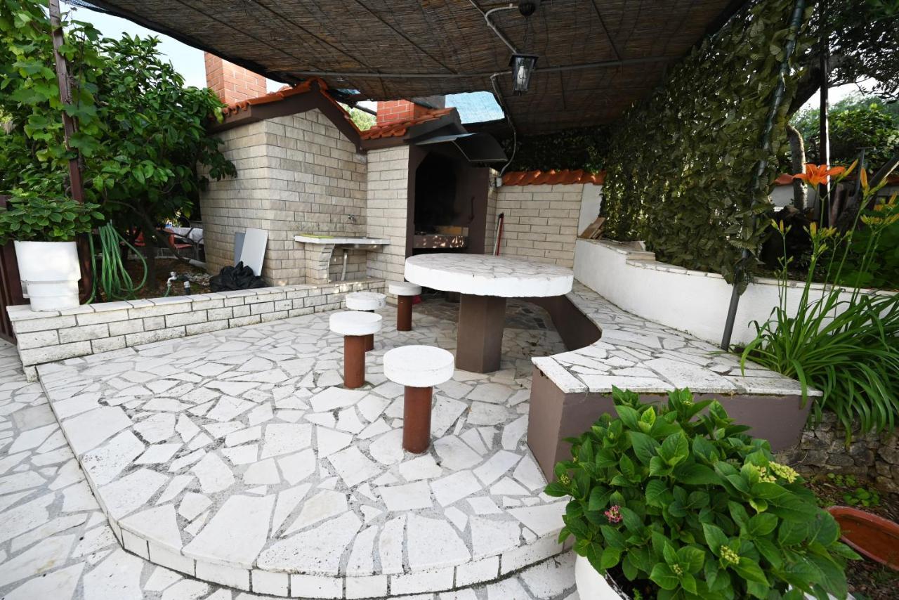 Apartments Mihovilovic - 50 M From Beach Slatine Εξωτερικό φωτογραφία